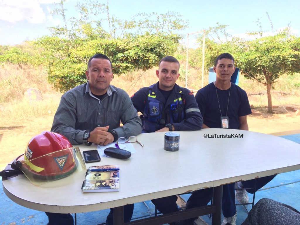 Bomberos Marlon Muñóz, Tony Colmenares y Diego González