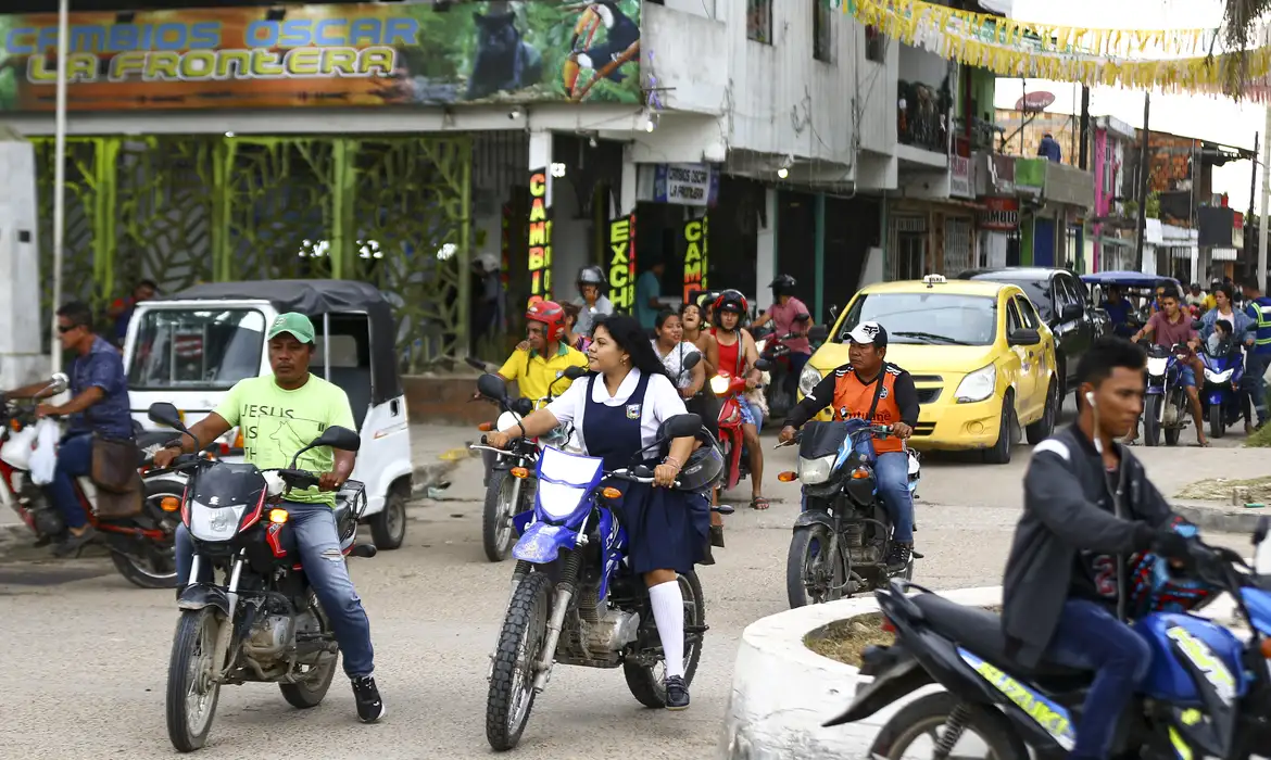 Personas que viven en zonas de la llamada franja fronteriza brasileña. Foto: © Marcelo Camargo / Agência Brasil